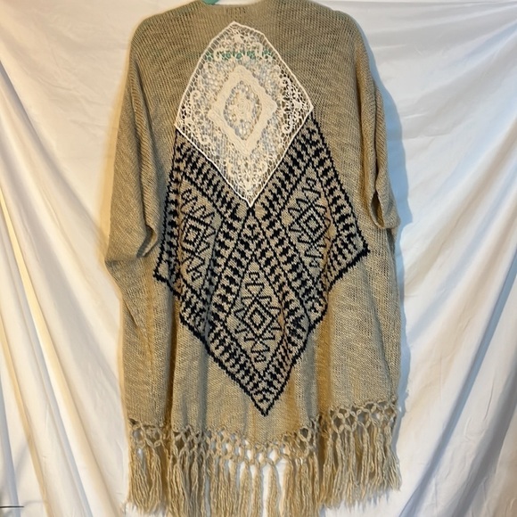 Blue Pepper Vintage Crochet poncho/cardigan Size L - Picture 4 of 9